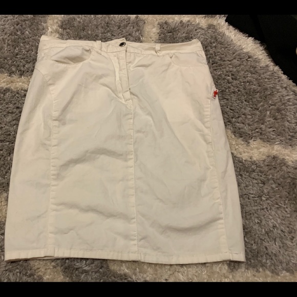 White skirt - Picture 1 of 1